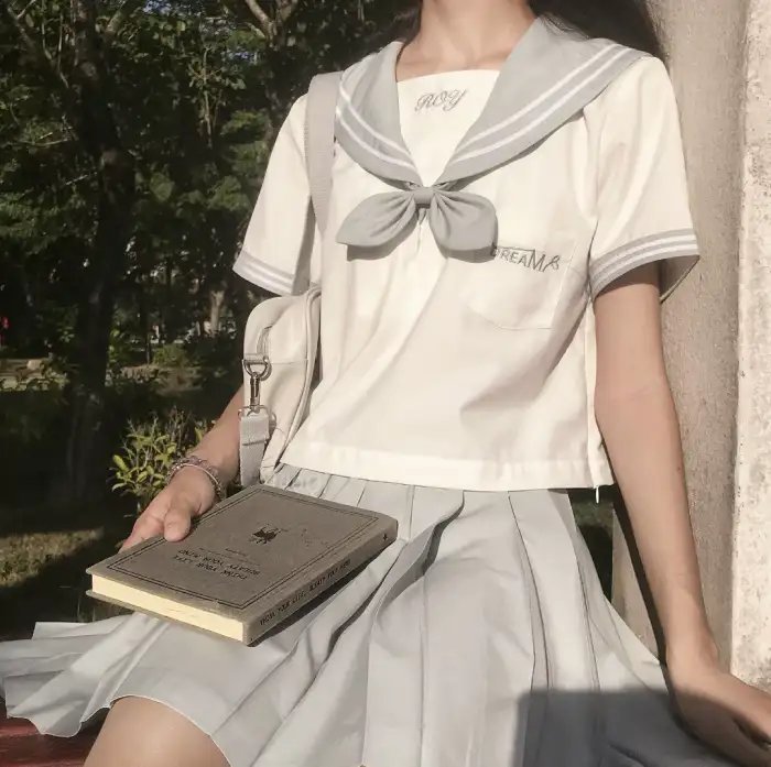 穿成草包,被祸害的一家人有救了